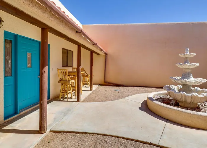 Desert Retreat In Golden Valley: Courtyard & Views Holiday home *