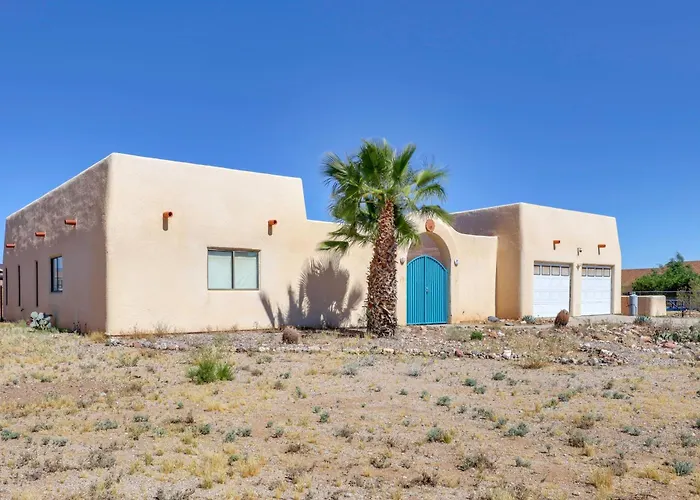 Holiday home Desert Retreat In Golden Valley: Courtyard & Views *